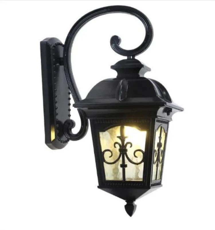 Outdoor hanging wall lantern