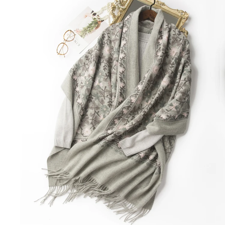 New Arrival Lady Paisley Embroidered Indian Pure Wool Shawls with Tassels