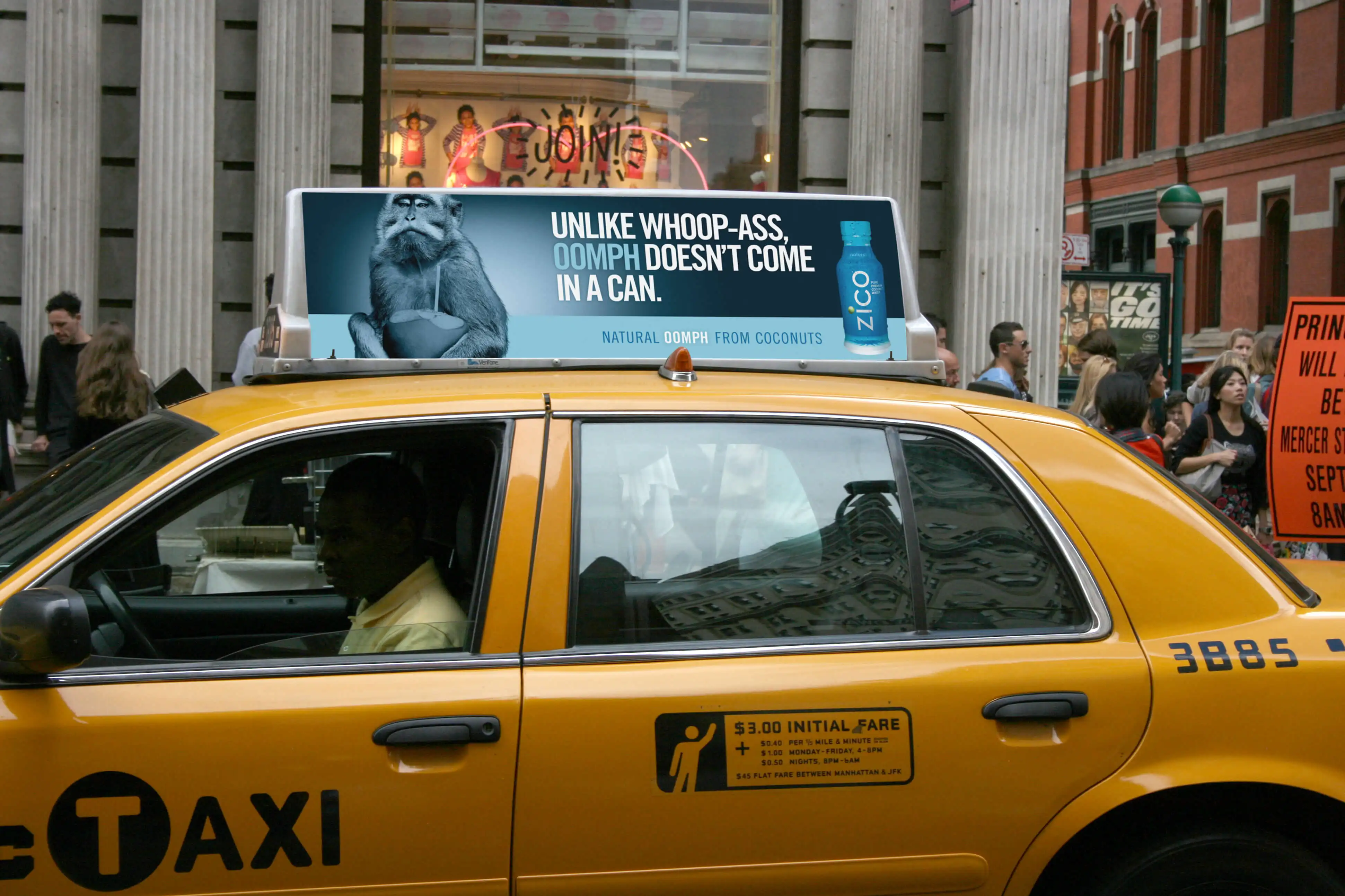 Рекламные мониторы на такси