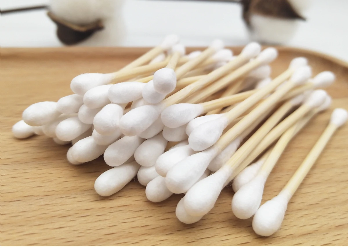 Hot-Selling eco-friendly bamboo or wooden stick ear cleaning cotton buds