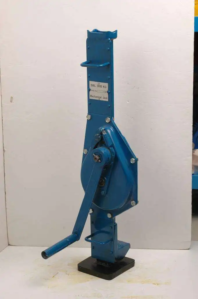 mechanical jack (2).jpg
