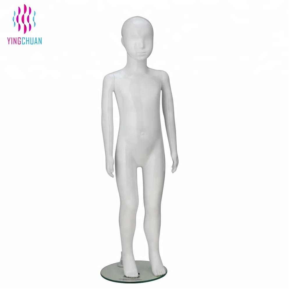 时尚窗口显示孩子抽象可爱儿童人体模特