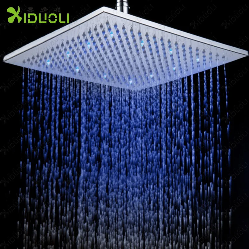 lighted shower head changes color with temperature