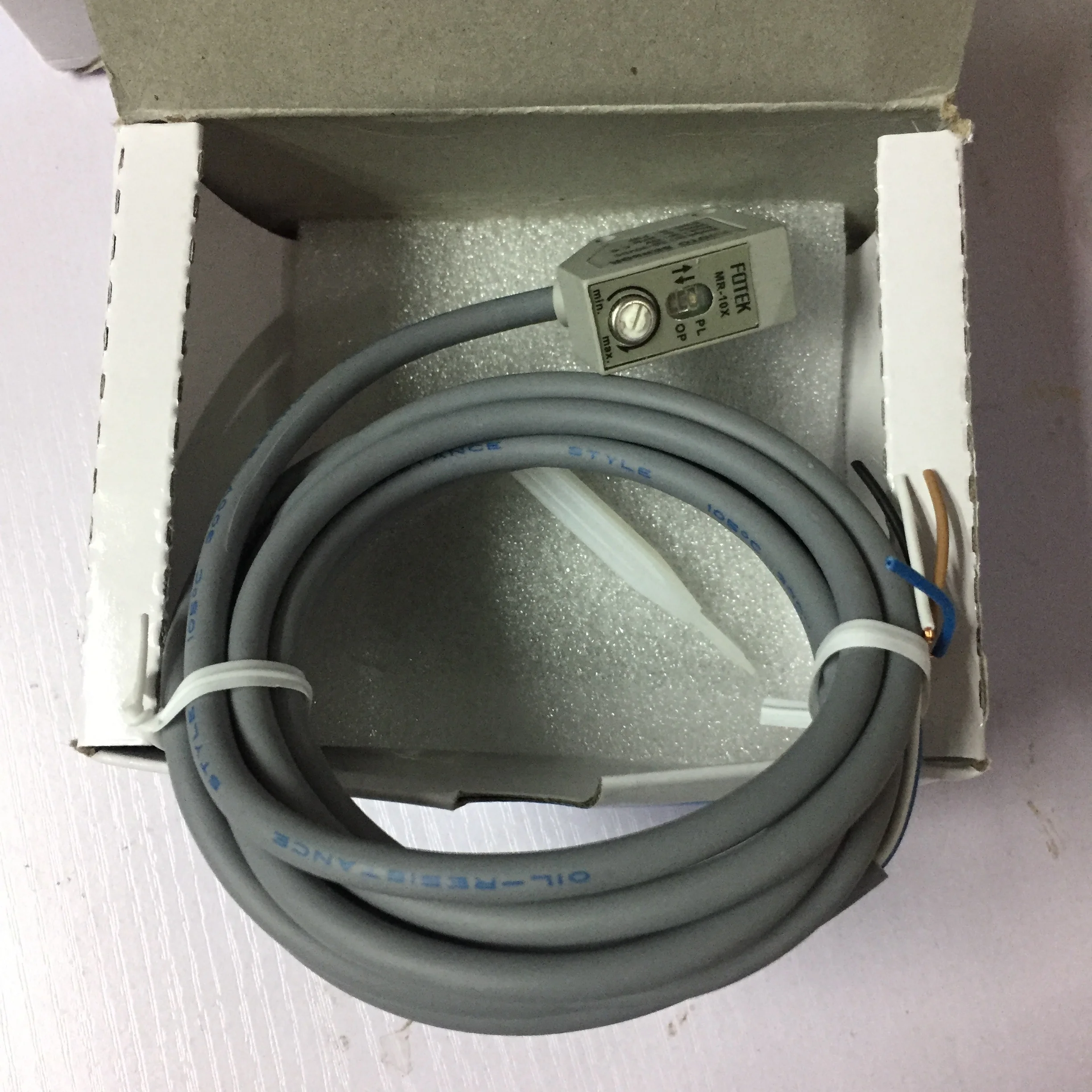 One New Fotek MR-10X Photoelectric Switch In Box