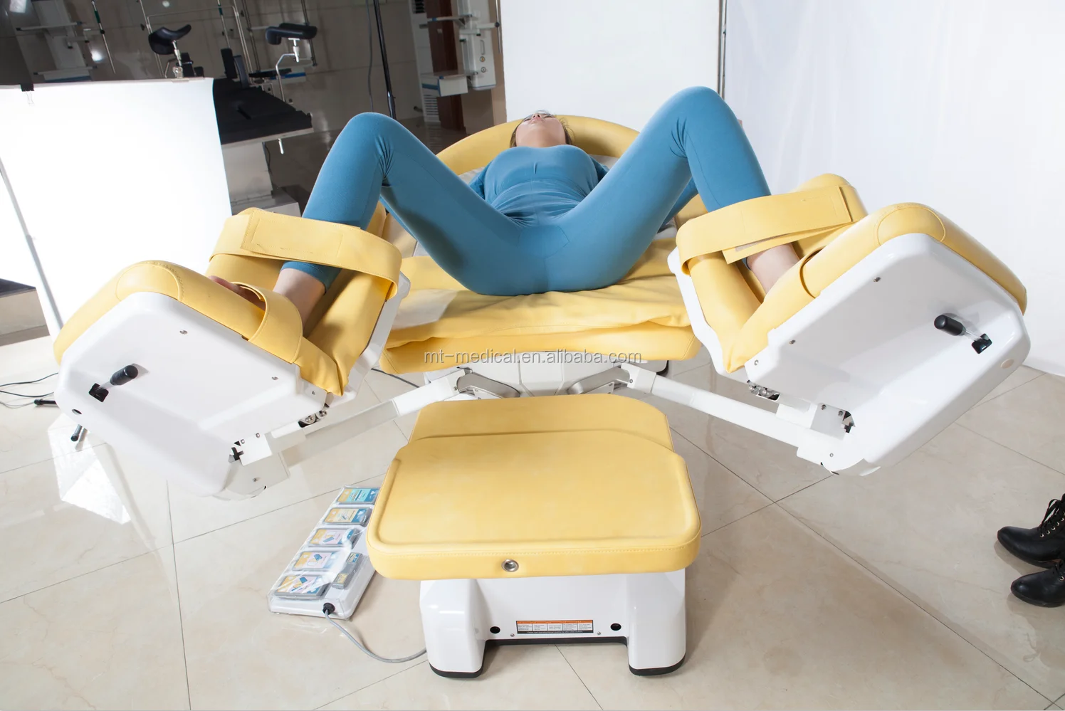 High quality and popular electric gynecologic delivery operating table