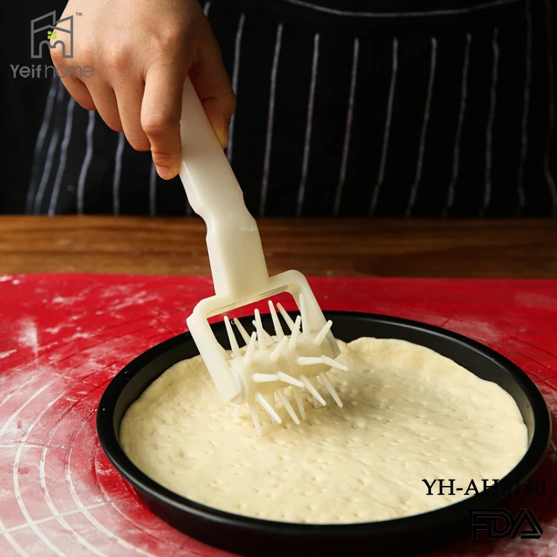 Bakeware plastic spike roller wheel