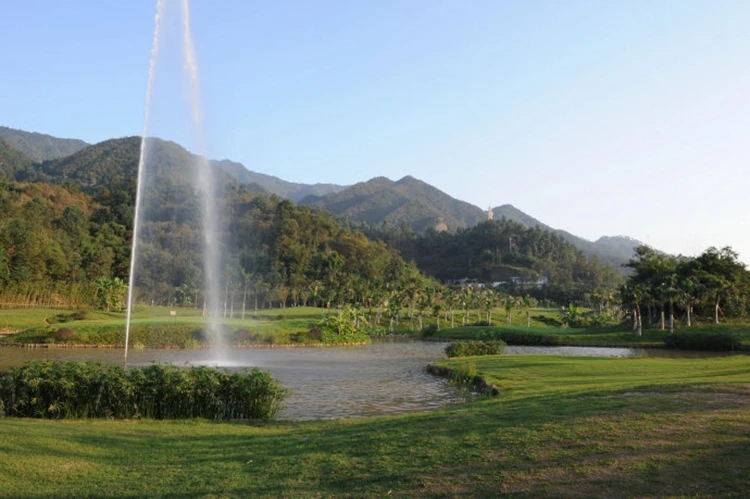 golf course fountain (5).jpg