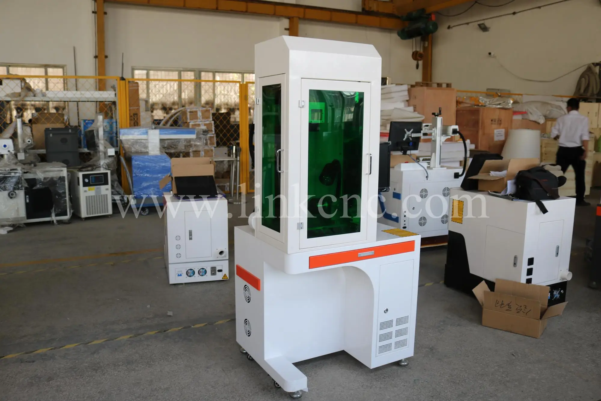 Semi-closed Desktop 20w 30W 50W Metal Label Name Plate fiber laser marking machine