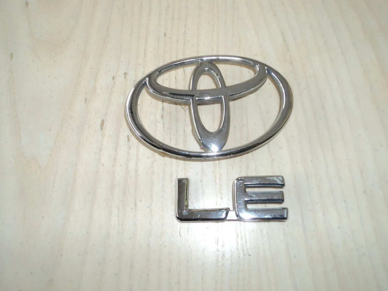 95 96 Toyota Camry Letter C Trunk Emblem Nameplate Badge Rear Deck Lid OEM