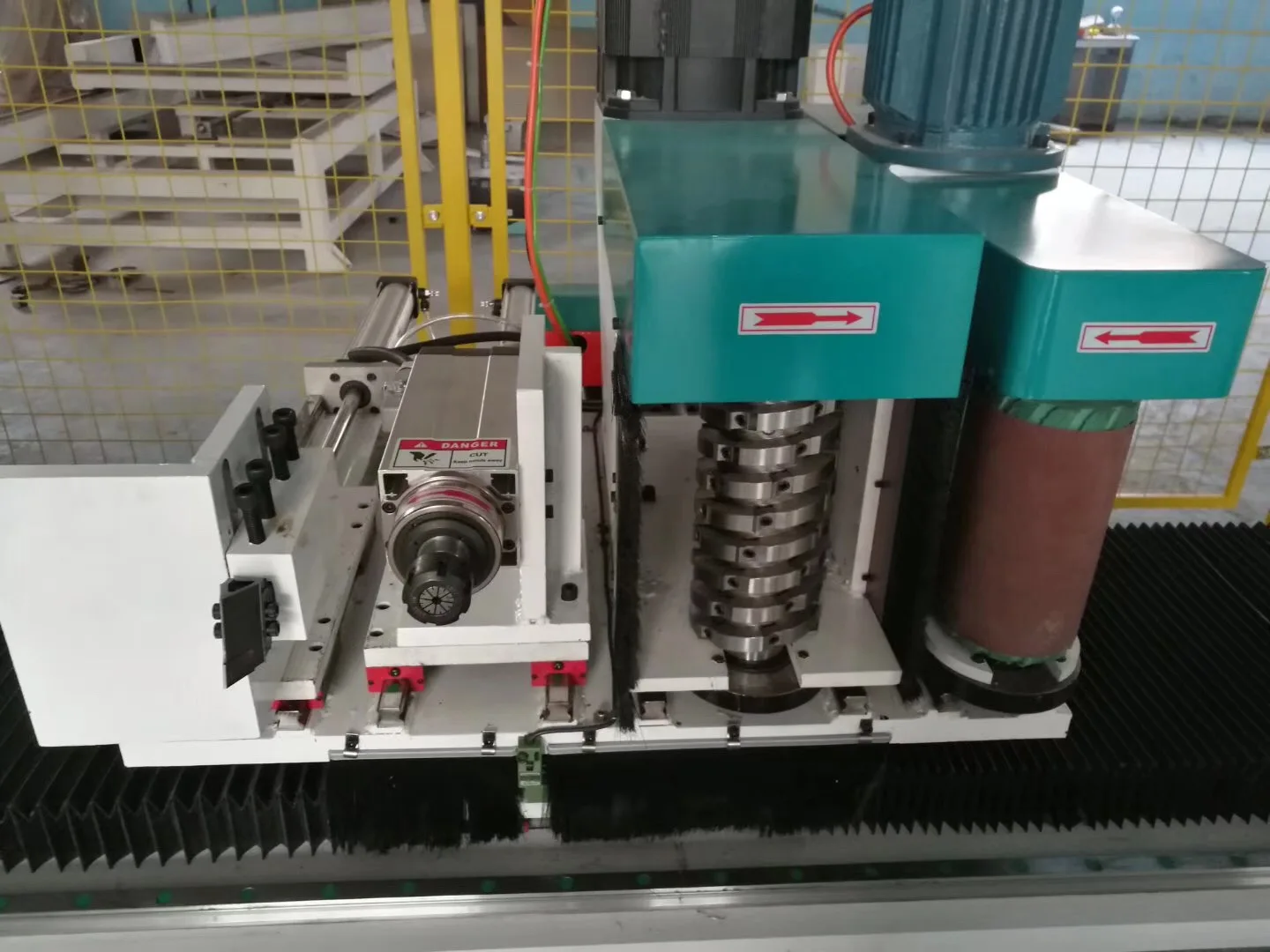 4 Axis Auto Feeding Wood Lathe Machine Cnc Wood Turning Milling Lathe