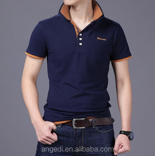 polo azul con cuello