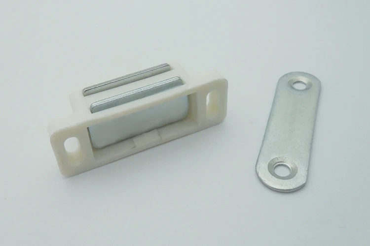 LF-17104 Hardware cabinet door magnetic catches plastic iron 45 * 17 mm cabinet magnetic catch