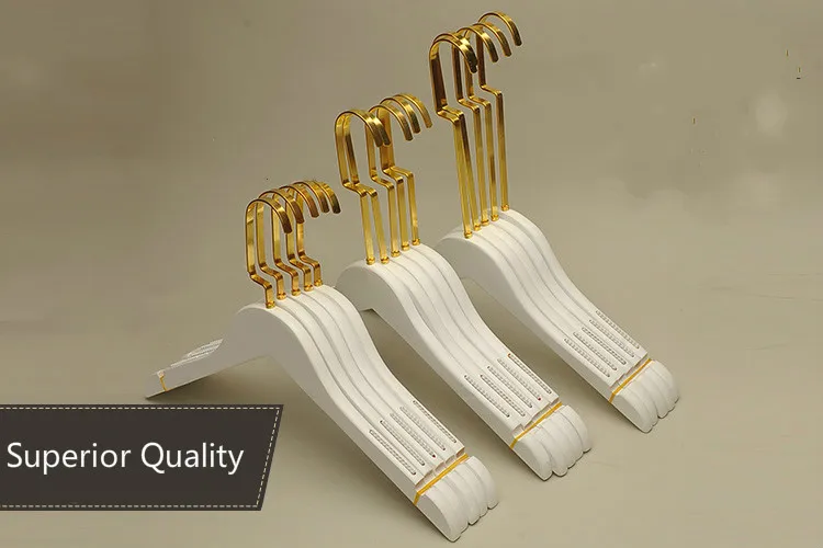 New elegant golden hook boutique solid wood white clothing hangers racks for clothes shop