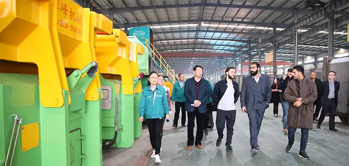 hydraulic hay baler