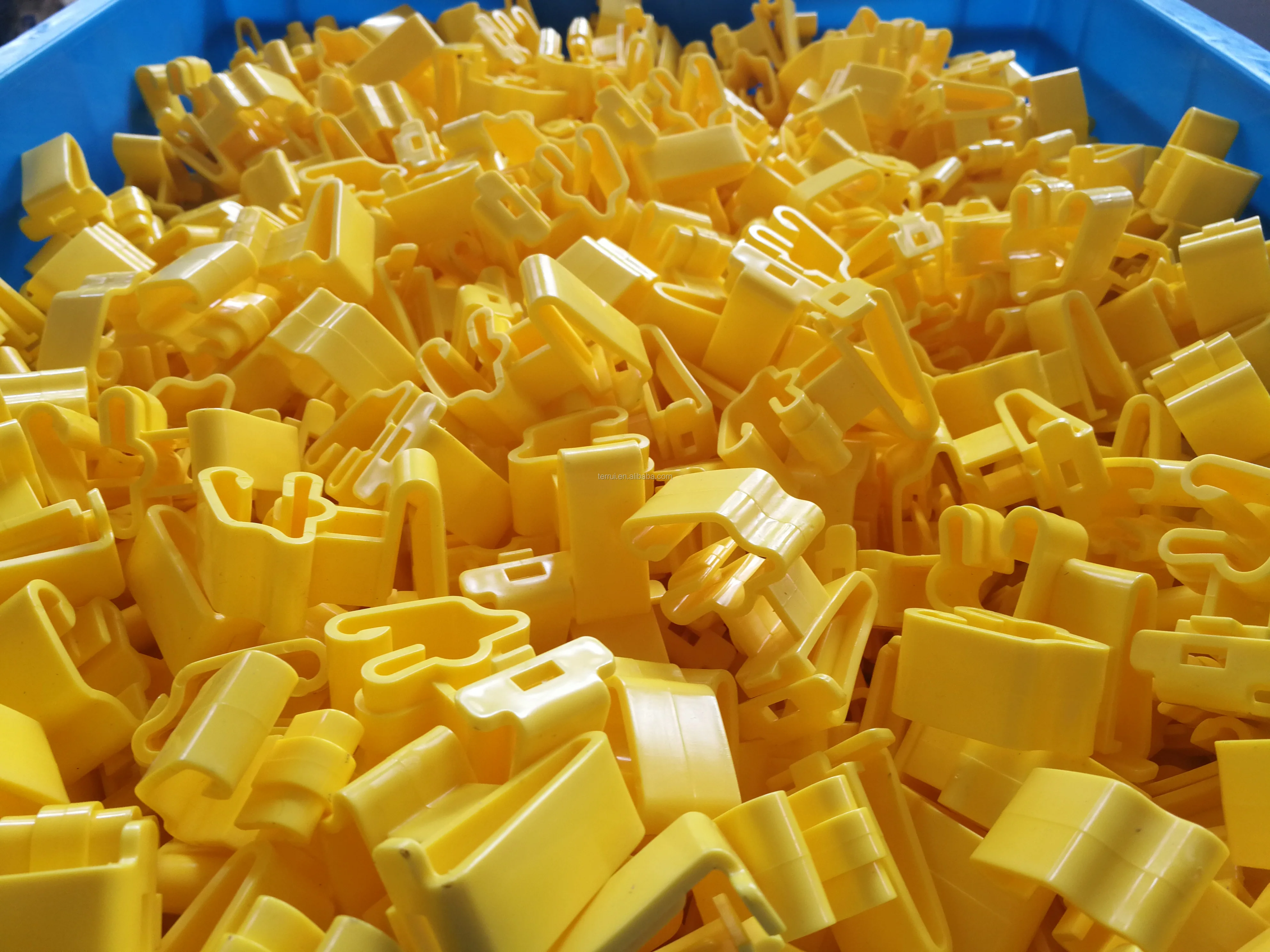 Electric Fence Tpost Insulator For 40mm Poly Tape With Inhibitor