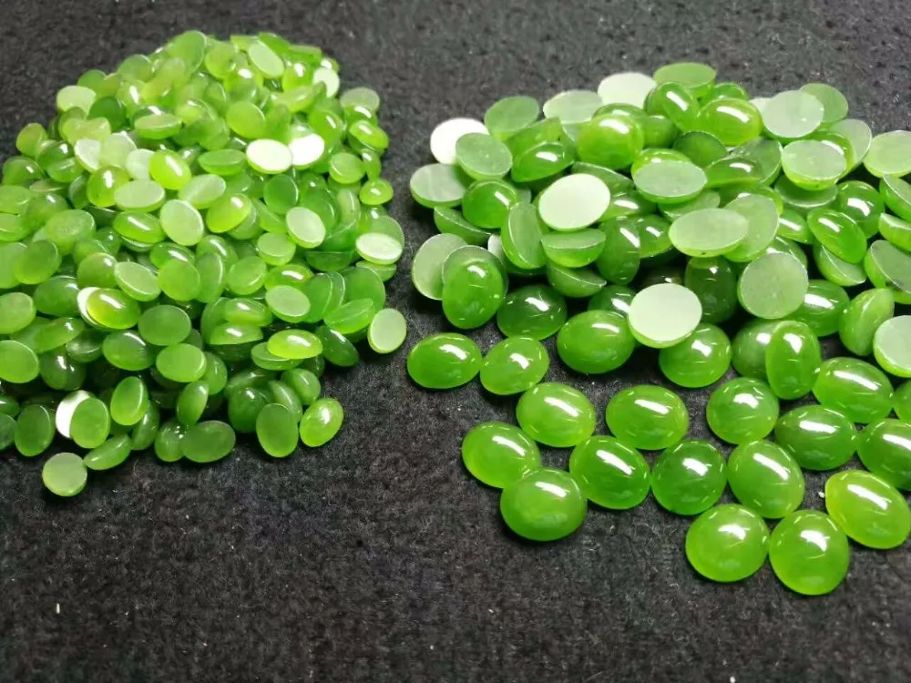 热销售庄严绿色 cabochon 椭圆形天然玉