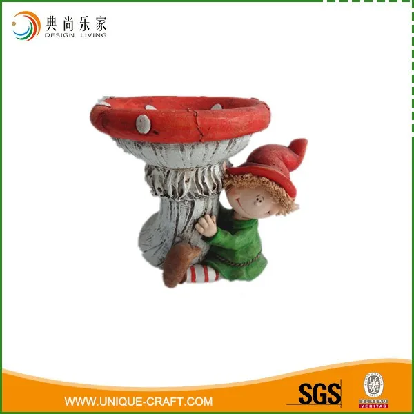 2016 cheap resin figurine with palnter for garden decoration