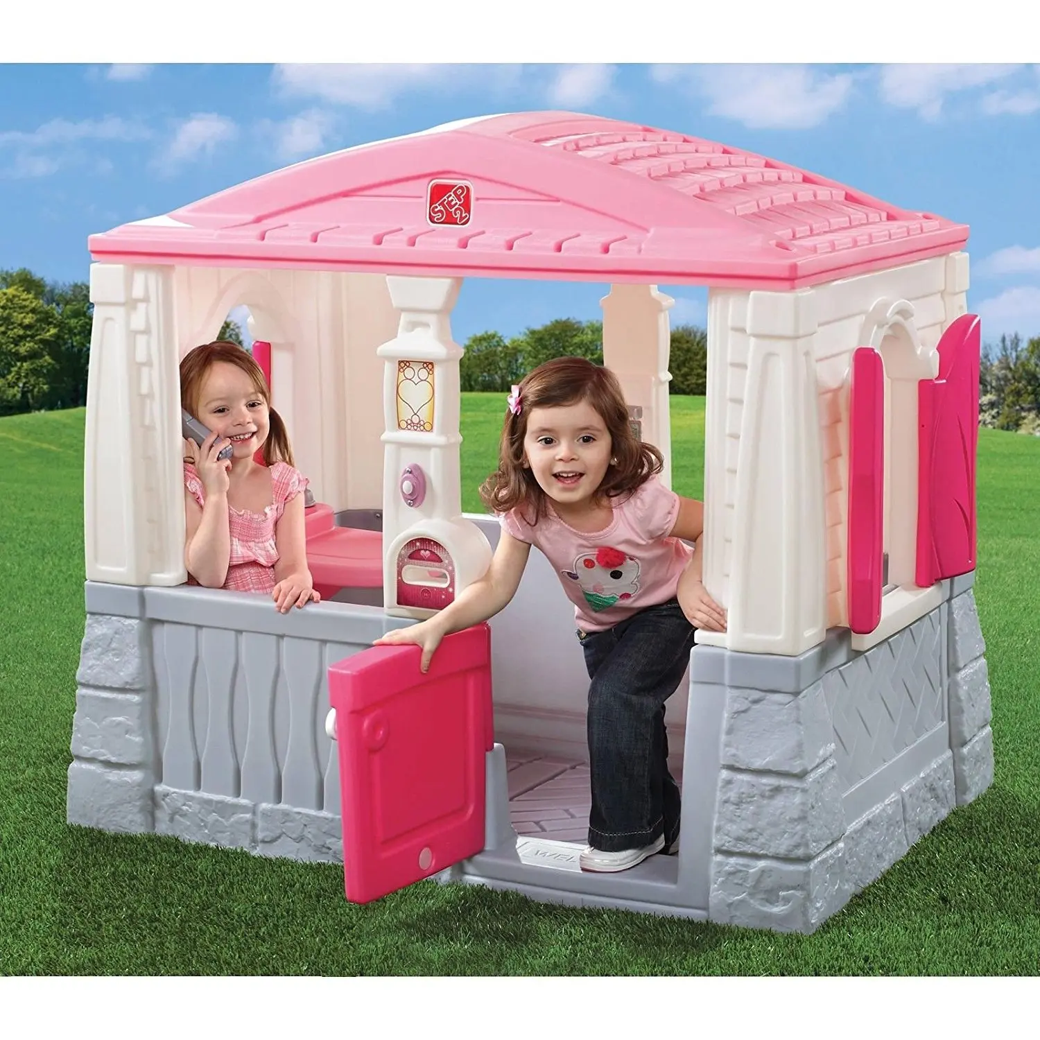 toddler girl outdoor playhouse