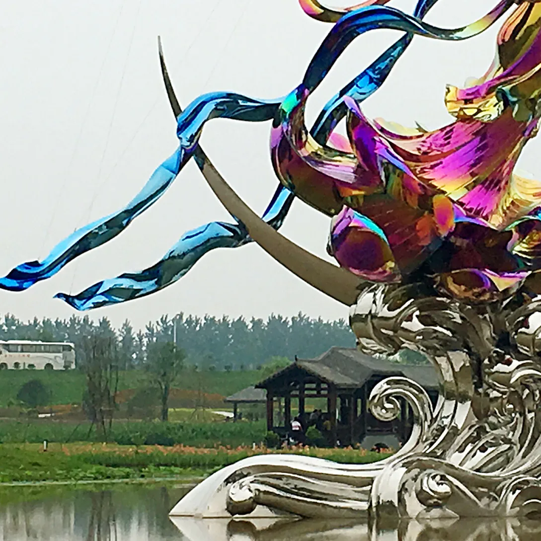 China Professional Manufacturer High Quality Chrome Paint Fiberglass Sculpture Multicolor Chrome Plating