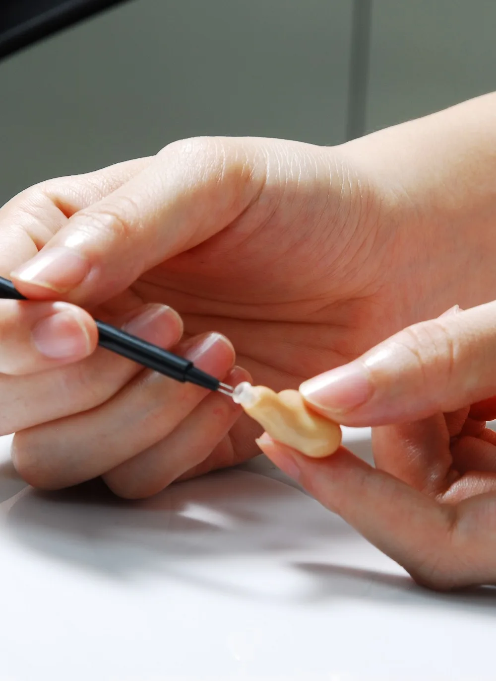 Convenient Hearing Aid Handheld Small Cleaning Brush With Wax Loop And