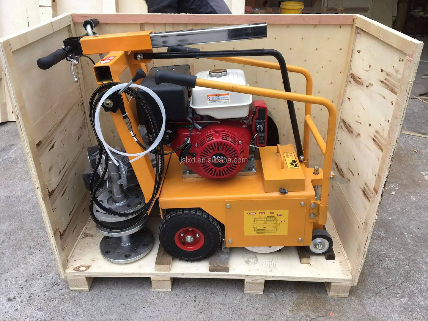 Road Line Marking Removal Machine for Road Construction Products from Jiangsu Luxinda Traffic