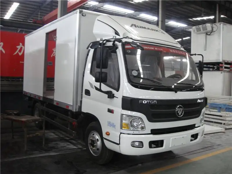 top quality fashionable 6 wheeler cammins 141HP 8ton foton van price