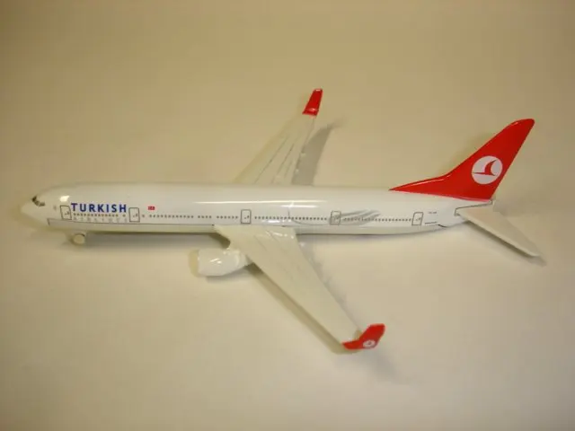 turkish airlines toy plane