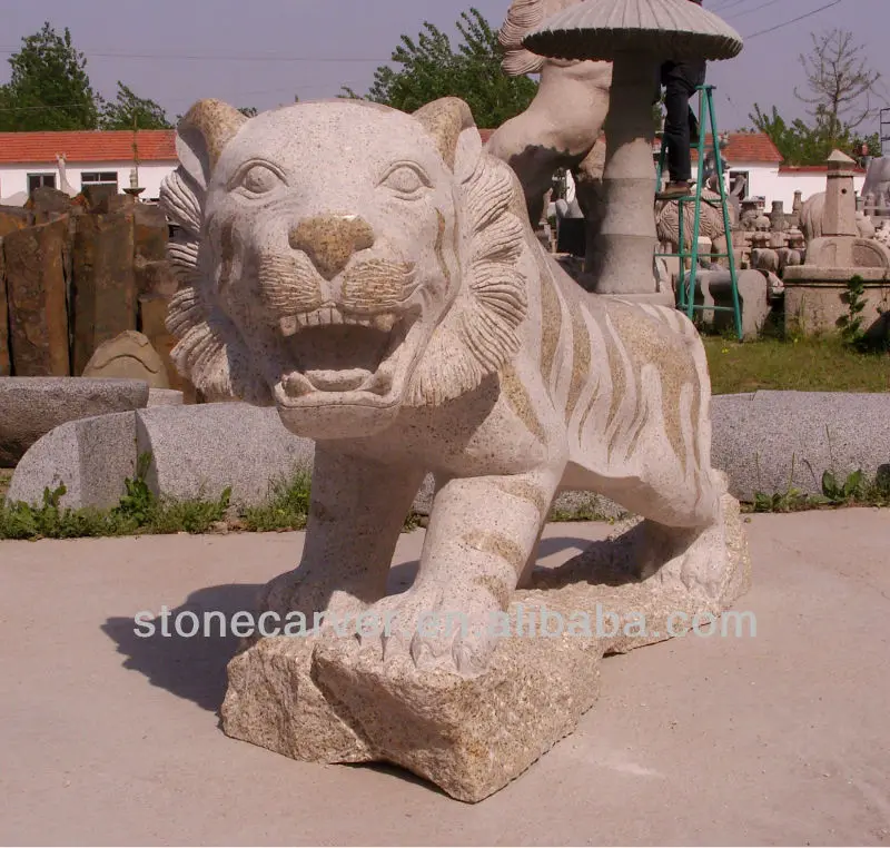 Grande statue animal sauvage moderne en granite sculpté grandeur nature