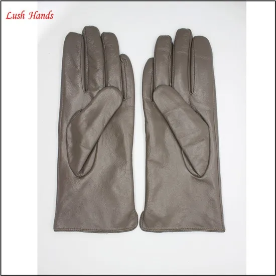 Womens cheap wholesale leather gloves simple style in 2016