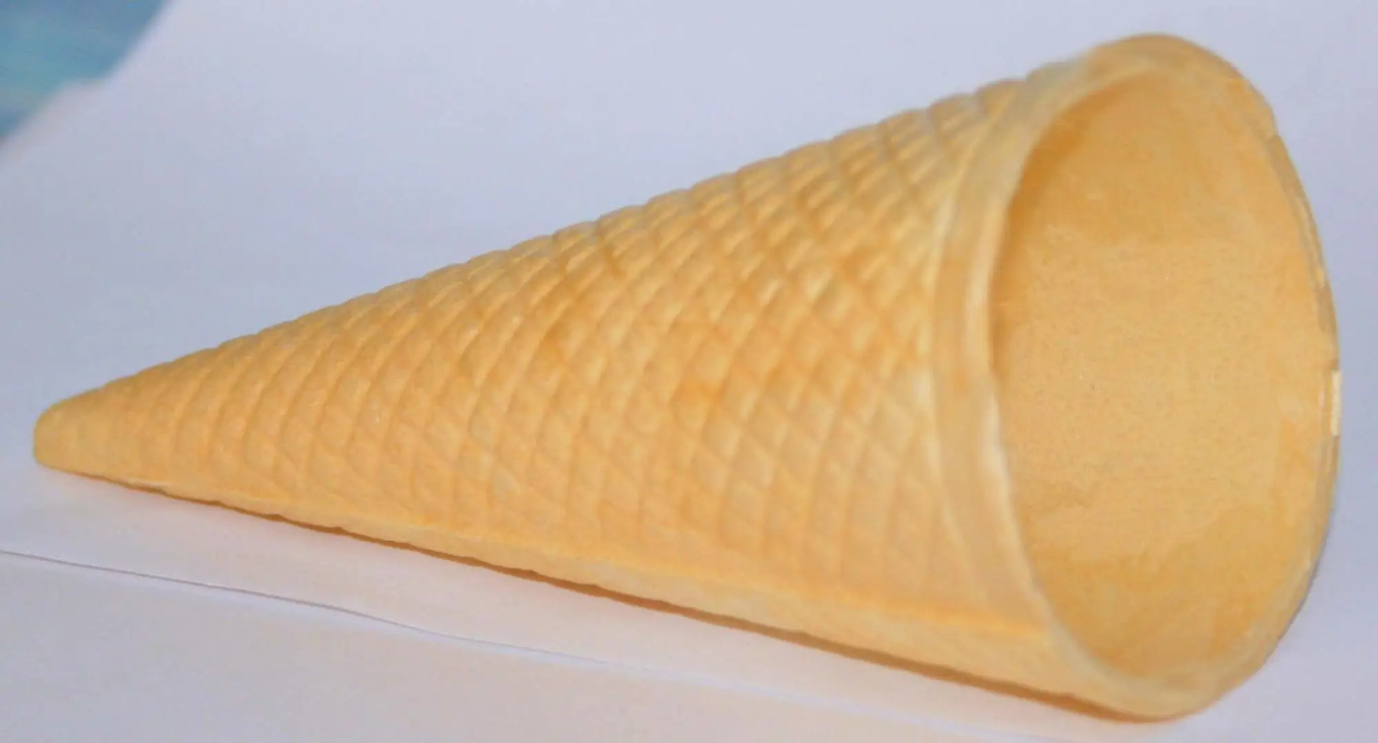 Uddt4 Factory Price Ice Cream Cone Cup Maker Edible Waffle Cup Making