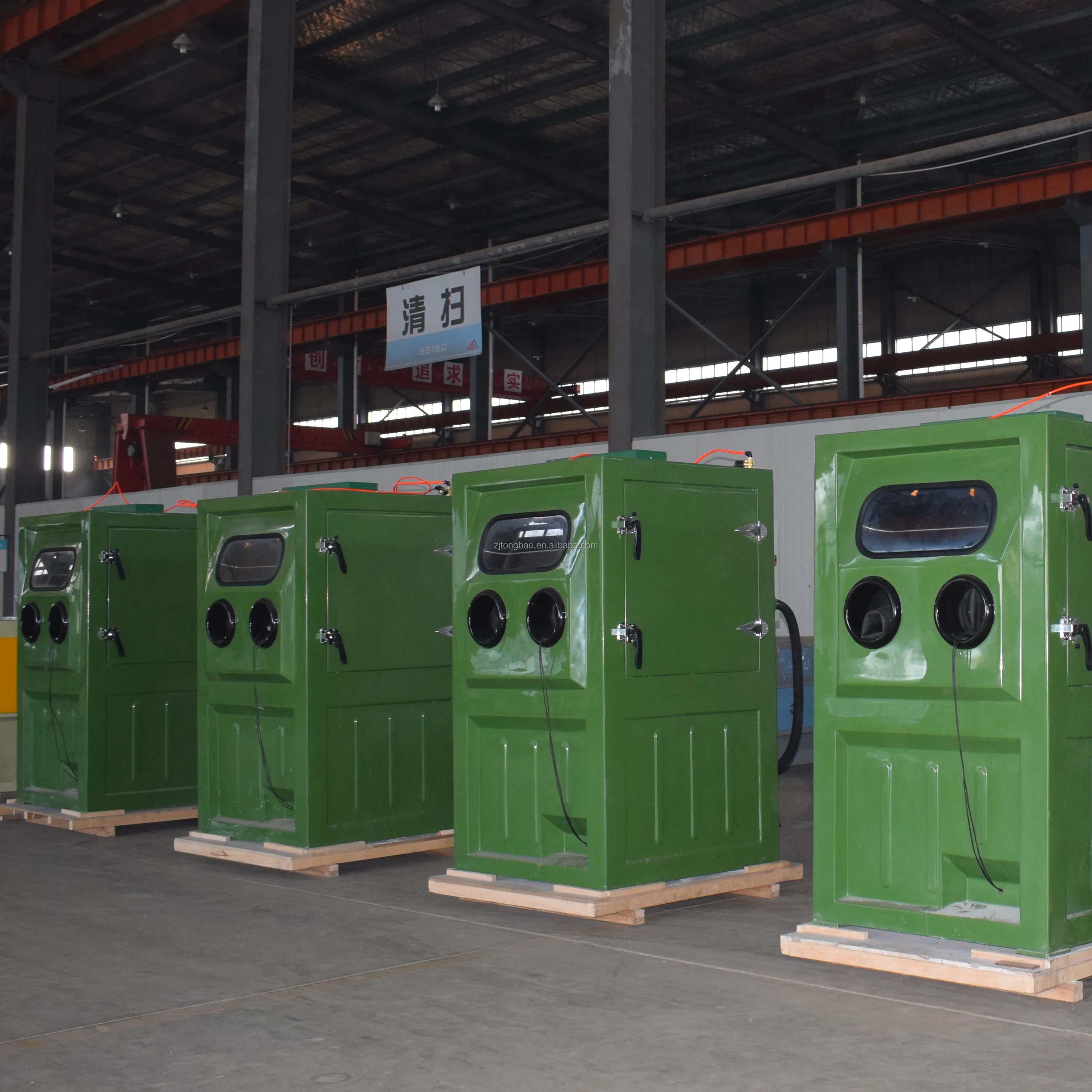 Wet Blasting With Glass Fiber Reinforced Plastic Cabin Material Wet Abrasive Blasting Equipment