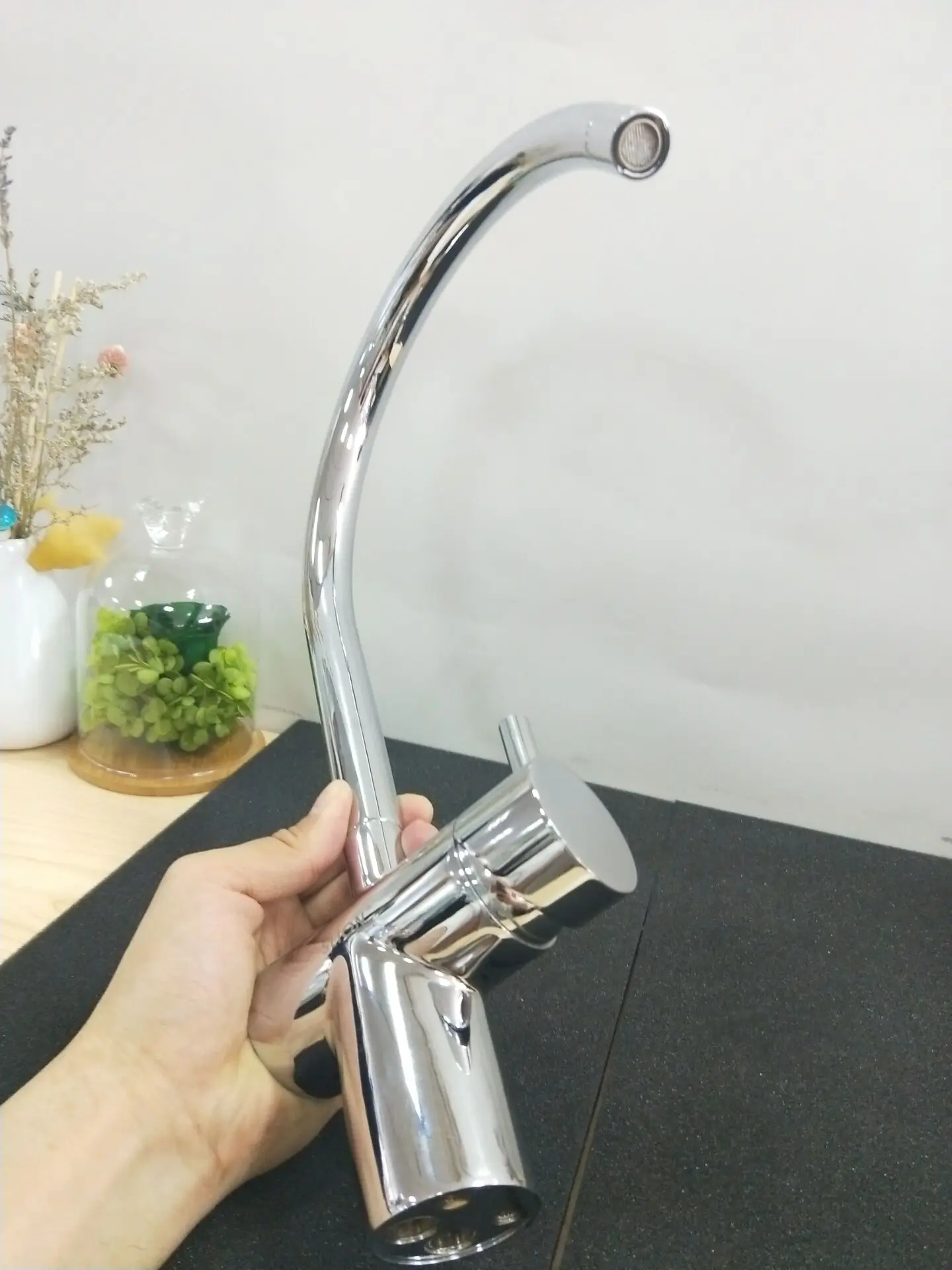 High quality luxury hot sale new deck mounted prevent ironing with singer lever brass chrome sink faucet taps