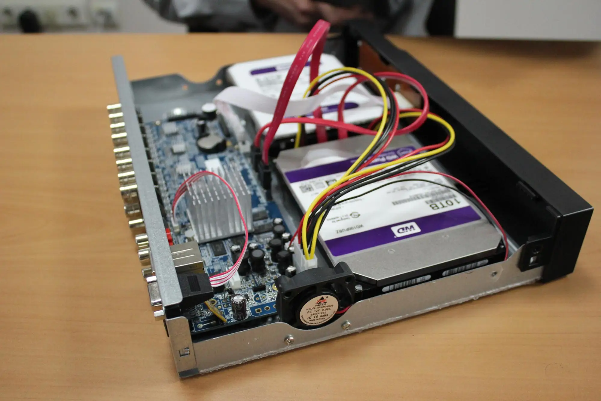 5 in 1 16ch Full Hd 1080p h264 Network Digital Video Recorder Hybrid Cctv Dvr