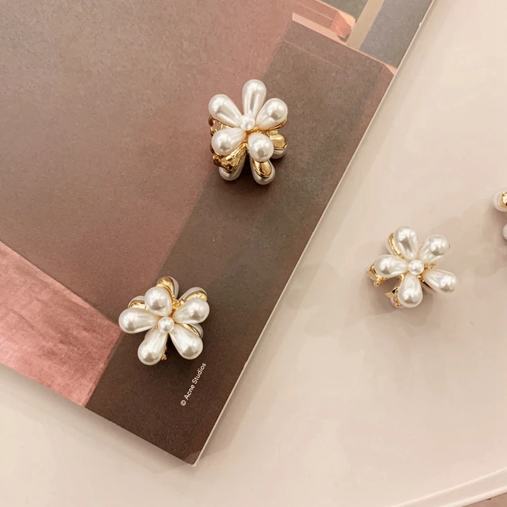 Fashion Women New Design Girls Hair Accessories Metal Gold Flower Pearl Hair Clip Mini Hair Claw For Women