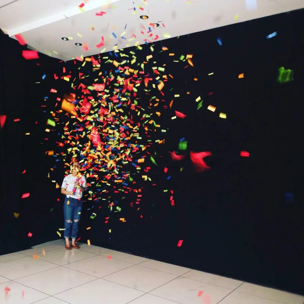 paper confetti cannon