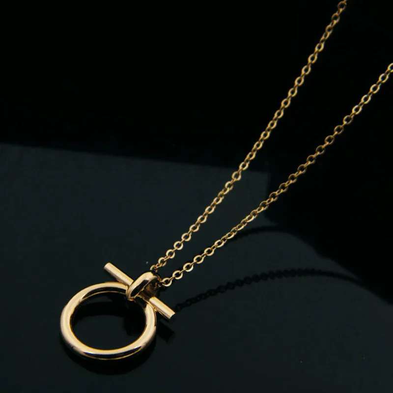不锈钢金色马蹄形 d 形女性魅力链环吊坠项链首饰礼品