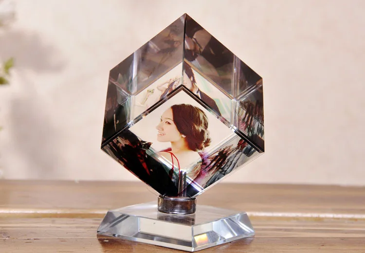 Wholesale China Clear Crystal 3D Laser Engraved Glass Cube
