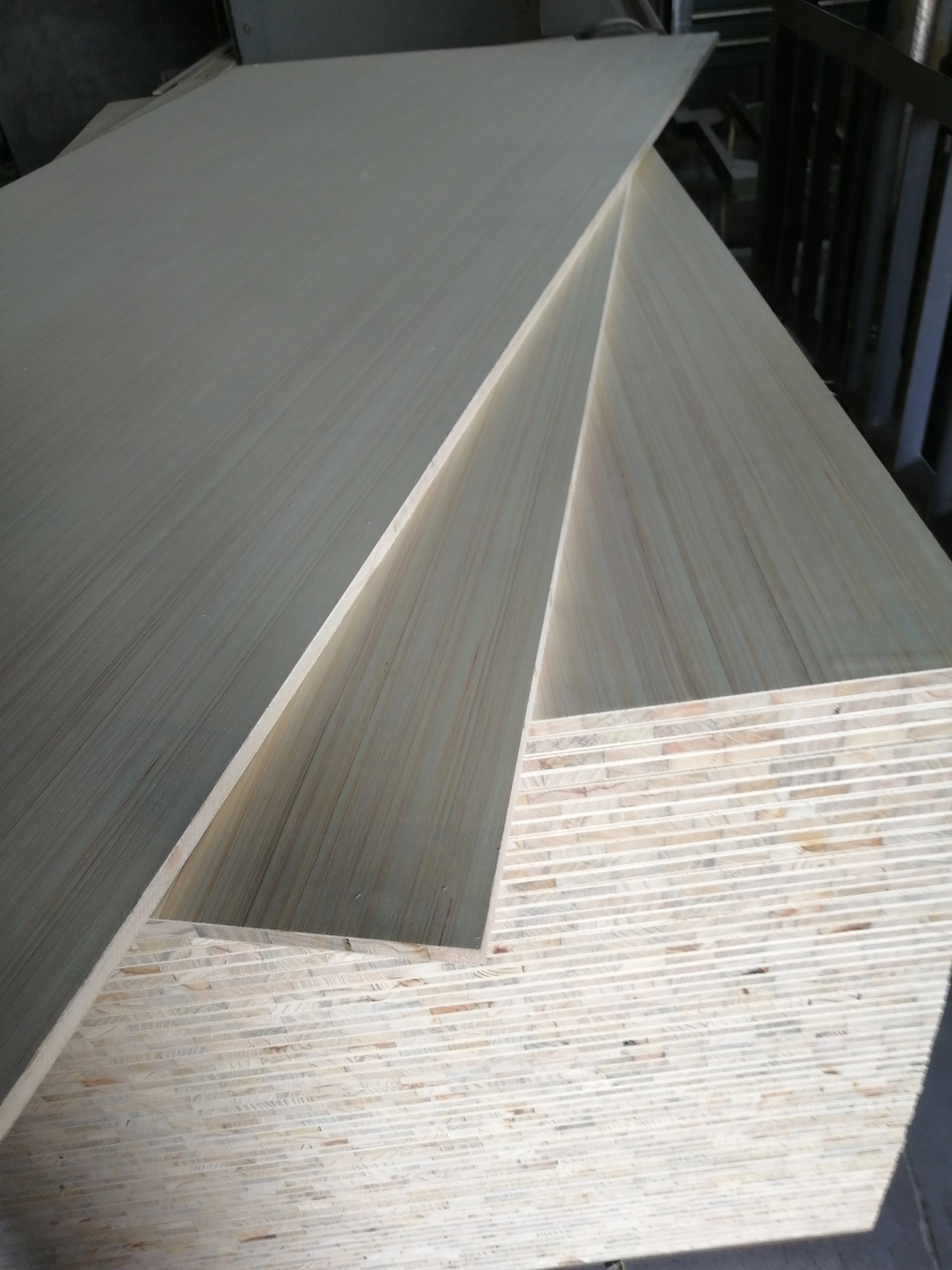 China Manufacturer 18mm Engineer Veneer Block Board China Manufacturer 18mm Engineer Veneer