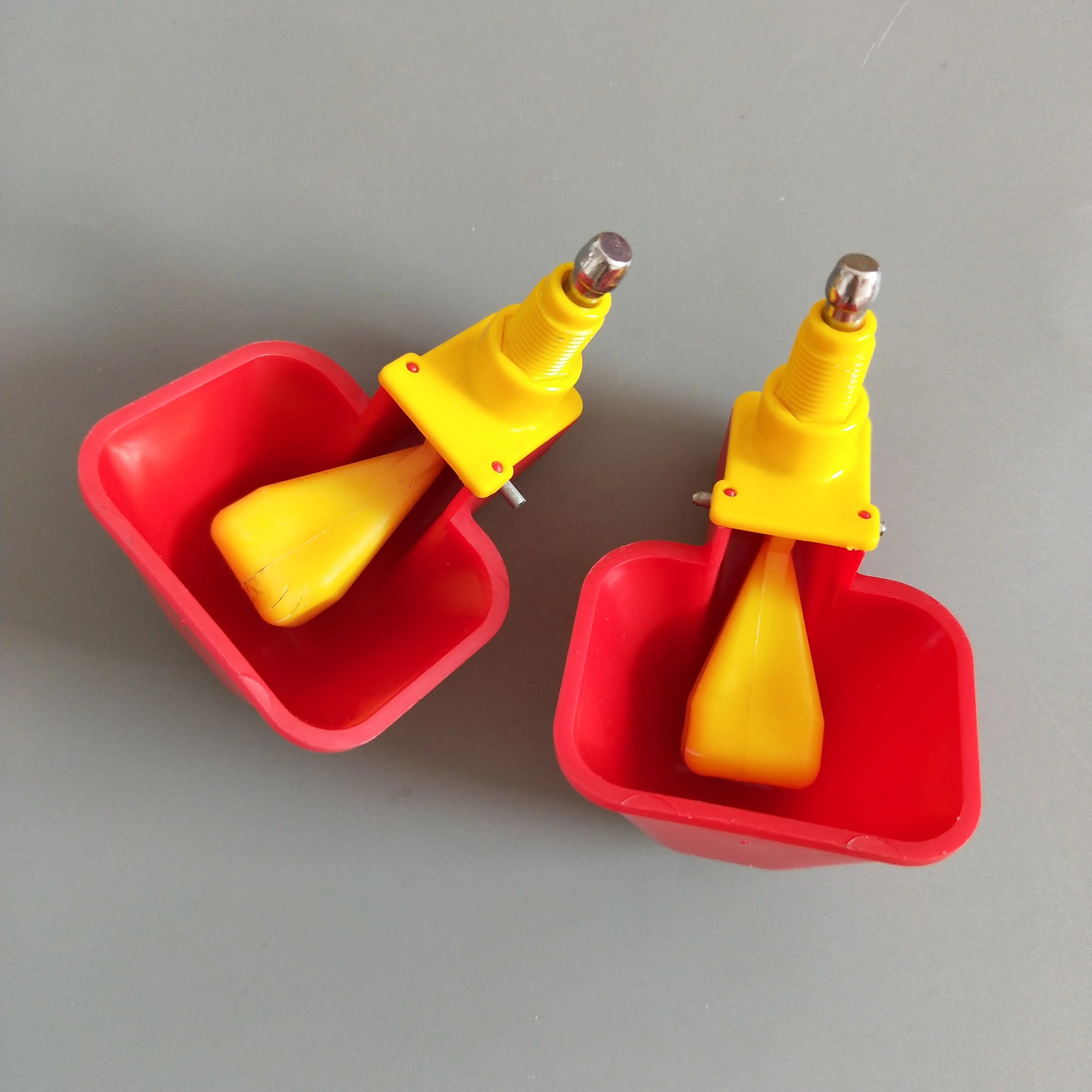 Float Valve Style Lubing Drinker Cup / Poultry / Chicken Waterer