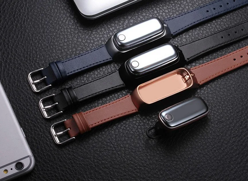 smartwatch and bluetooth headphones at the same time