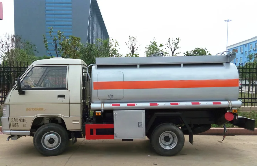 Foton 4x2 2000l Refueling Truck 2m3 Fuelling Vehicle Capacity Fuel Tank