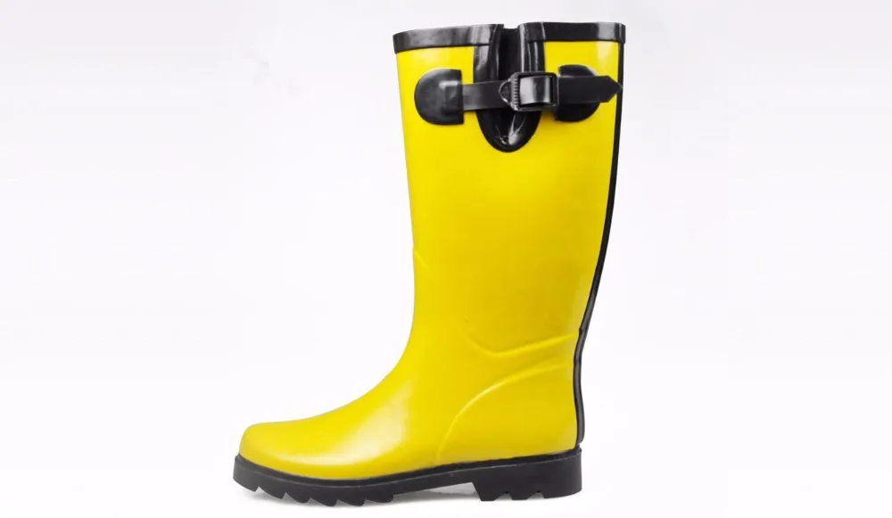 bota de chuva amarela