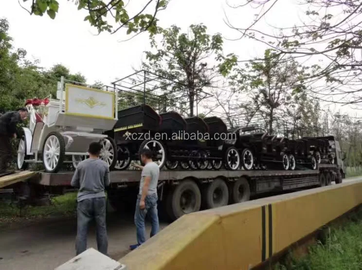 Tourist sightseeing horse carriage Victorian horse carriages.jpg
