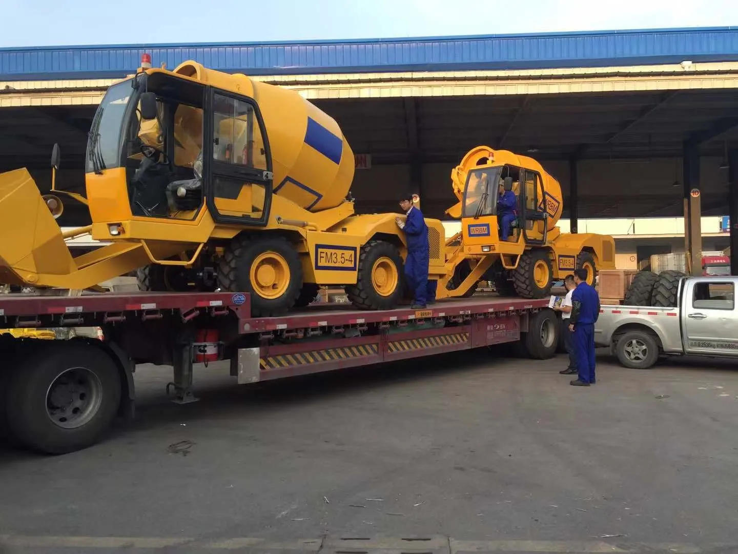 Mobile concrete/cement mixing station Mini 4wd mixer   machine .jpg