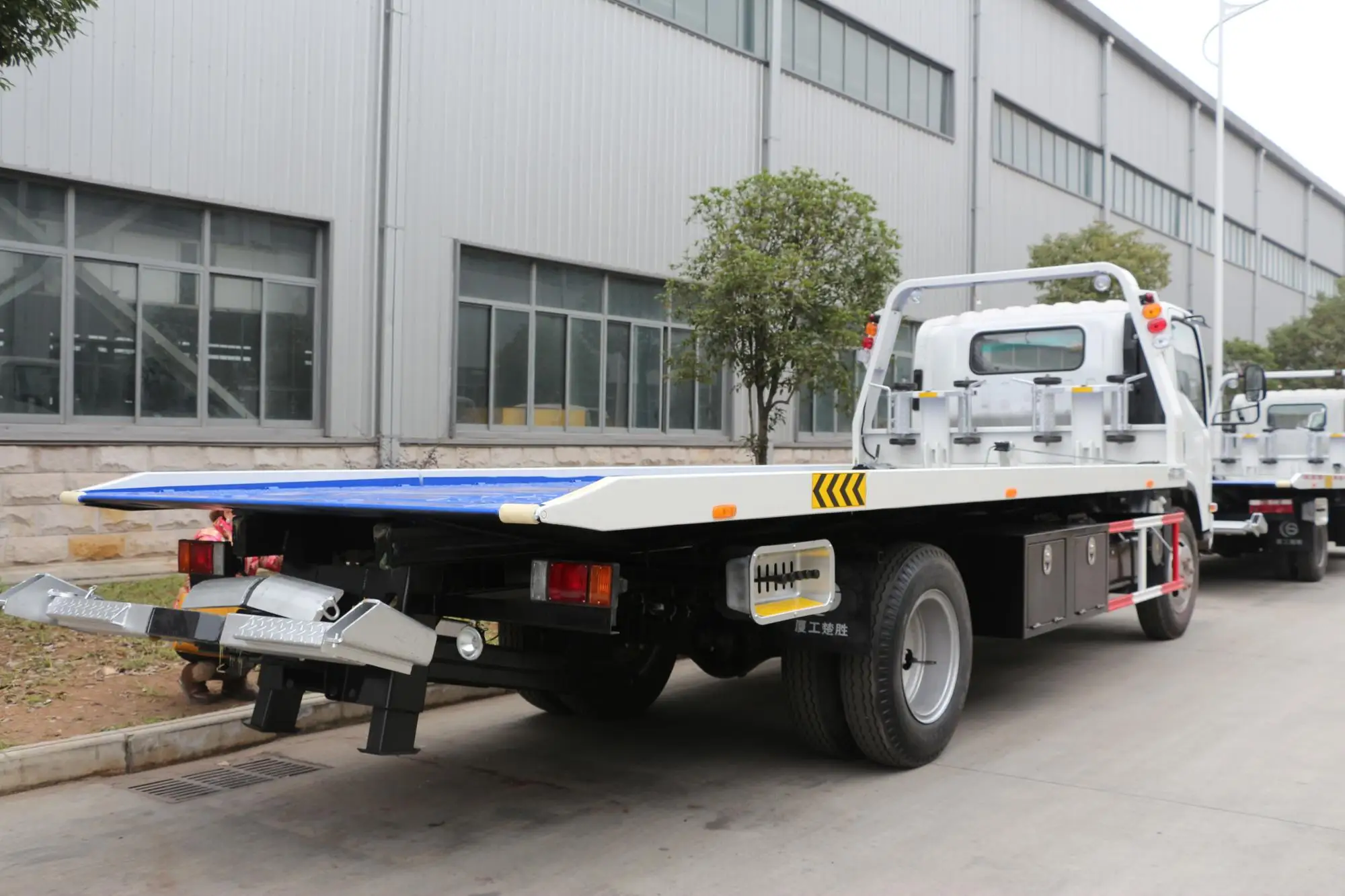 Japan Brand 700p 6000kg Towing Vehicle Tow Truck For Sale Philippines