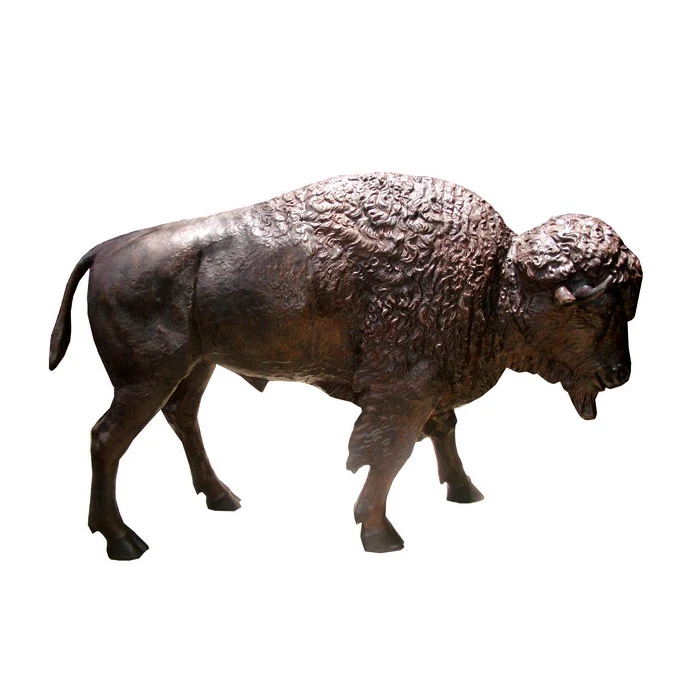 Статуя бизона. Бронзовая скульптура быка. Статуэтка Бизон из бронзы. Бизон скульптура античная.
