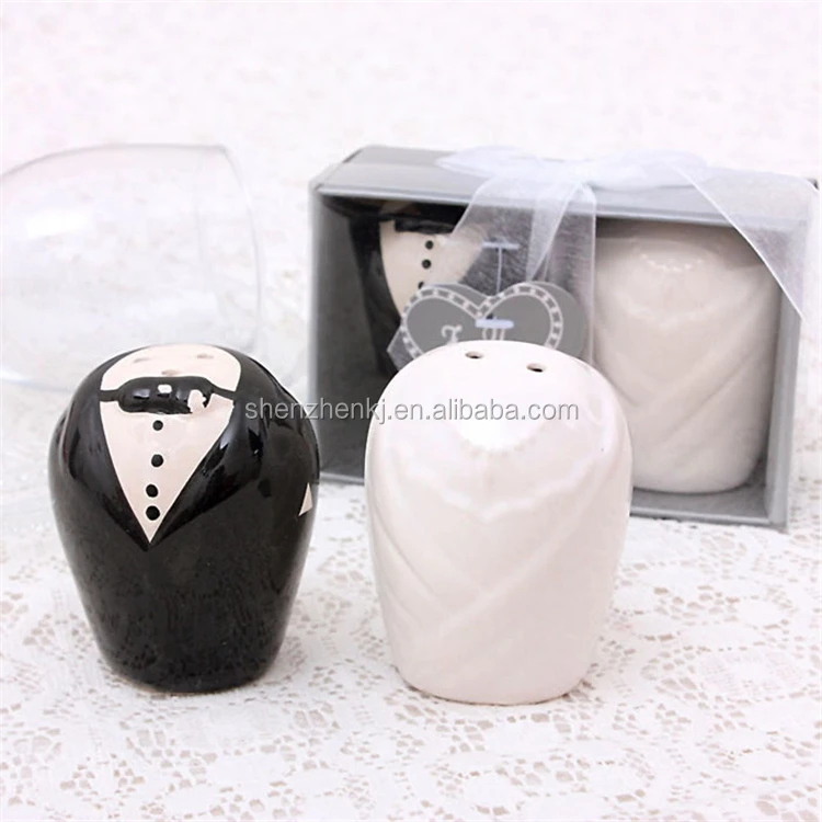 Creative Bride And Groom Ceramic Salt And Pepper Spice Jar Wedding Party Favors And Gift For