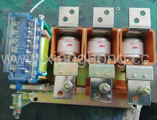 Vaccum contactor auxiliary switch