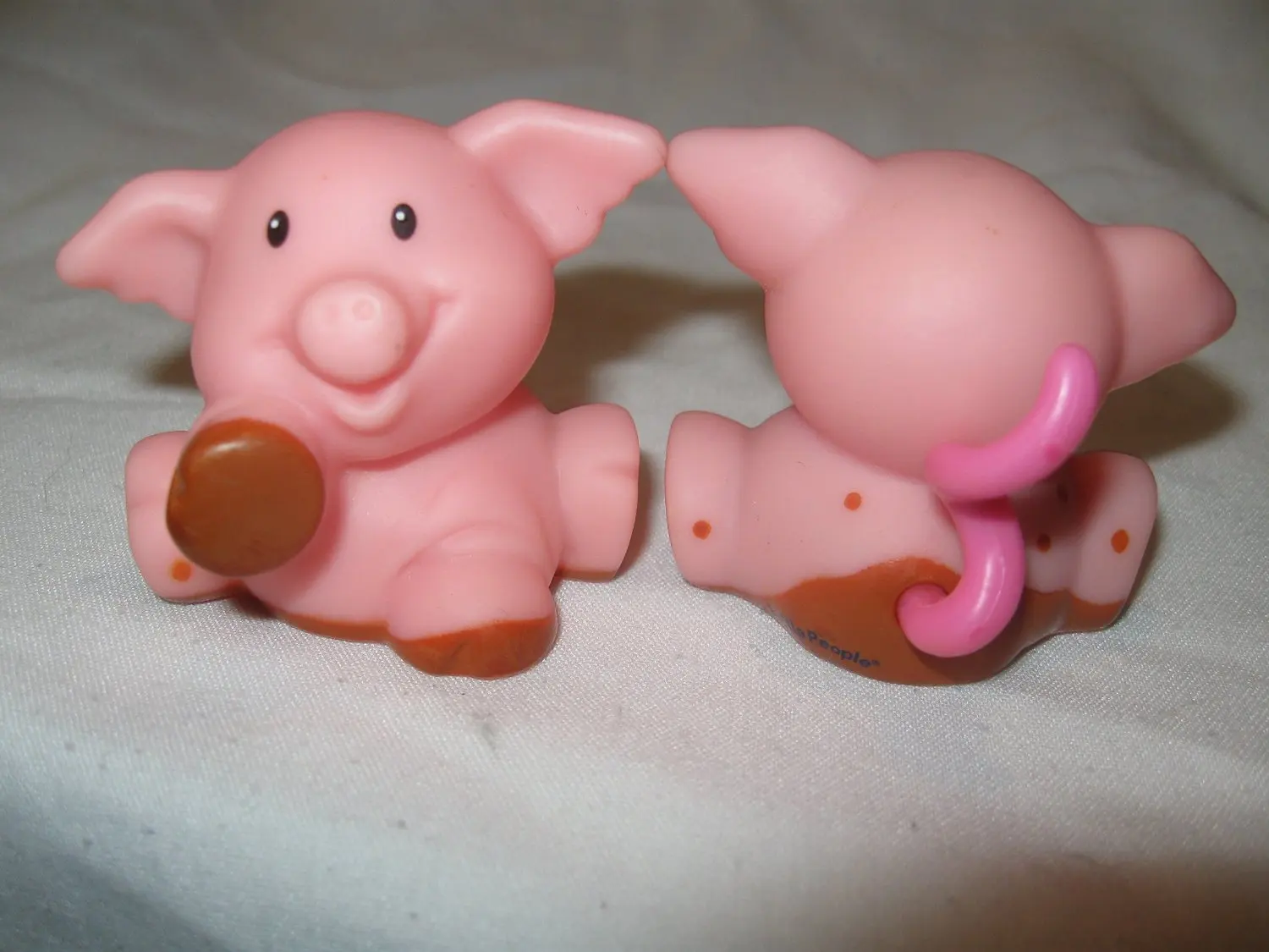 FISHER PRICE LITTLE PEOPLE PIG SITTING IN MUD FARM BARN NATIVITY REPLACEMENT FIG