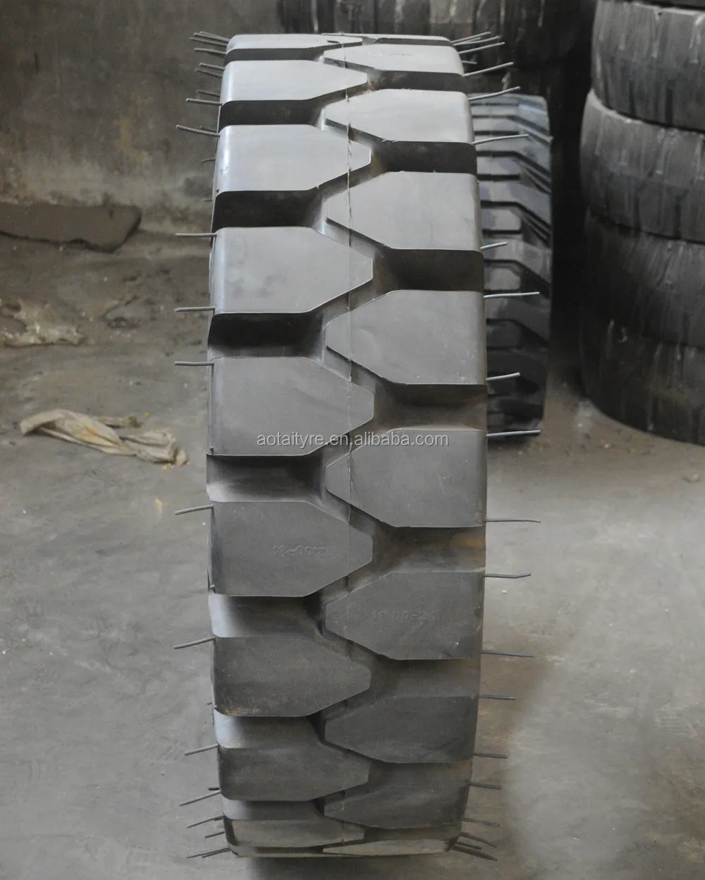 12.00-24 12.00-20 11.00-20 Pneumatic Solid Forklift Tyre / Industrial ...